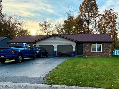 7554-7556 Pegotty Dr NE, Warren, OH 44484