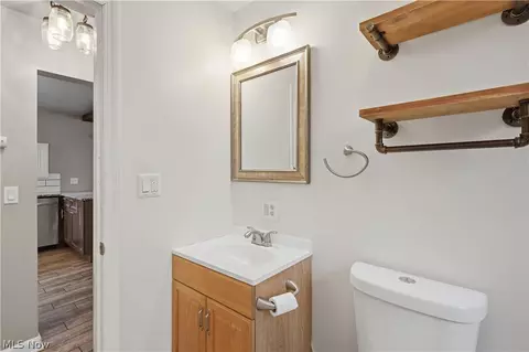 Bath - 930 W Comet Rd, Clinton, OH 44216 photo 2 of 3