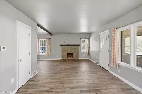 Living - 930 W Comet Rd, Clinton, OH 44216 photo 2 of 3