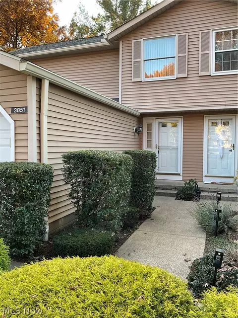 3851 Lake Run Blvd, Stow, OH 44224