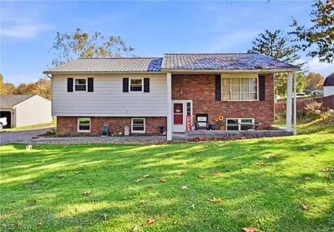 3265 Lakewood Dr, Zanesville, OH 43701