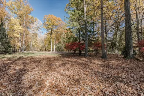 65 Sterncrest Dr, Moreland Hills, OH 44022