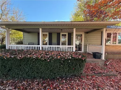 277 Stonecreek Rd SW, New Philadelphia, OH 44663