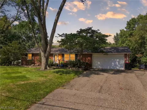 7445 Braucher St NW, North Canton, OH 44720