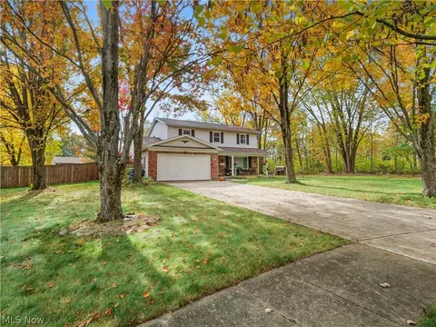 30901 North Ct, North Olmsted, OH 44070
