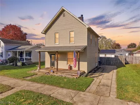754 2nd St SE, New Philadelphia, OH 44663