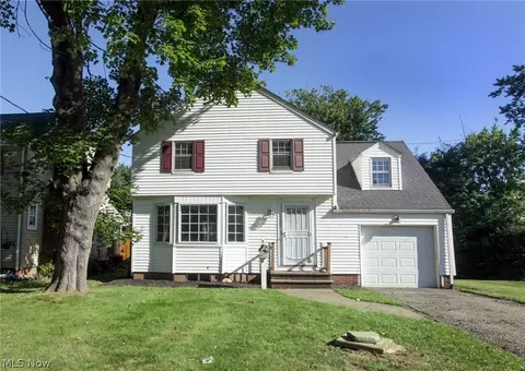 1207 Colonial Blvd NE, Canton, OH 44714
