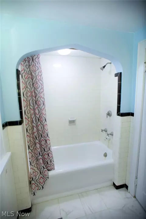 Bath - 244 Harter Ave NW, Canton, OH 44708 photo 3 of 3