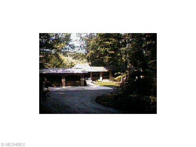 666 Treecrest Dr, Akron, OH 44333 photo 1