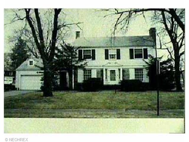 605 Crestview Ave, Akron, OH 44320 photo 1