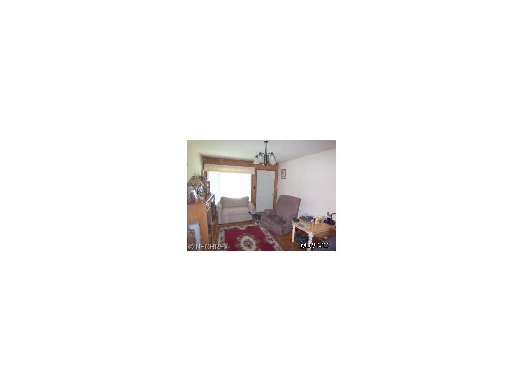 413 Poplar St, Williamstown, WV 26187 photo 5