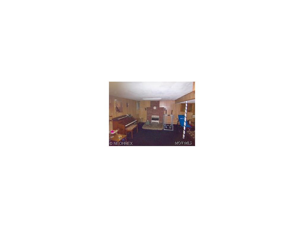 413 Poplar St, Williamstown, WV 26187 photo 7