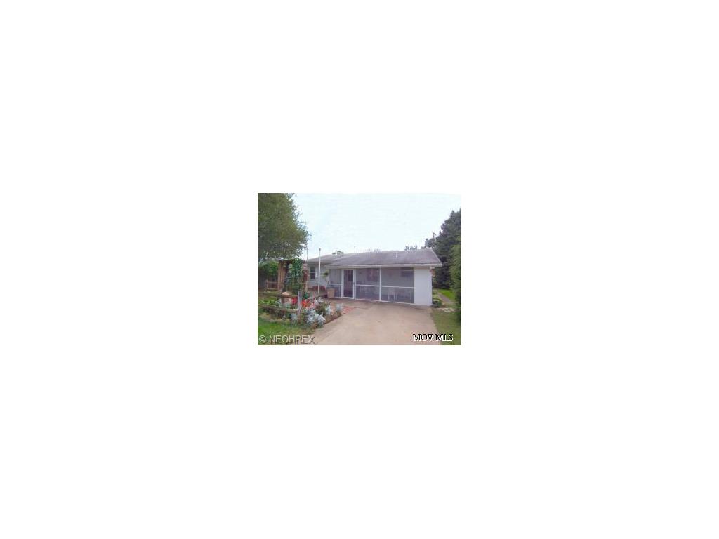 413 Poplar St, Williamstown, WV 26187 photo 4
