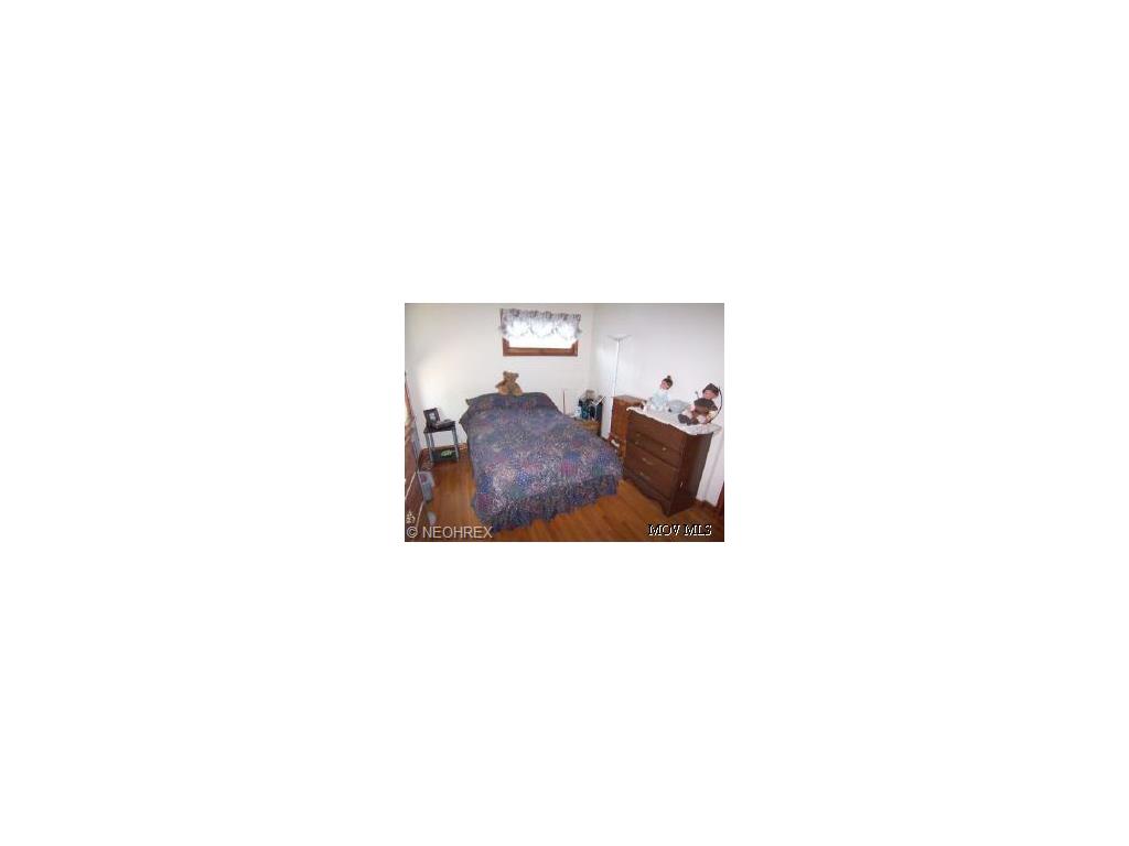 413 Poplar St, Williamstown, WV 26187 photo 8