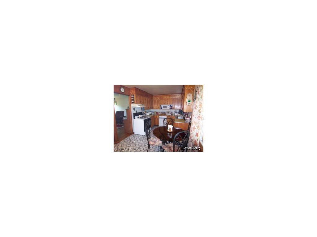 413 Poplar St, Williamstown, WV 26187 photo 6