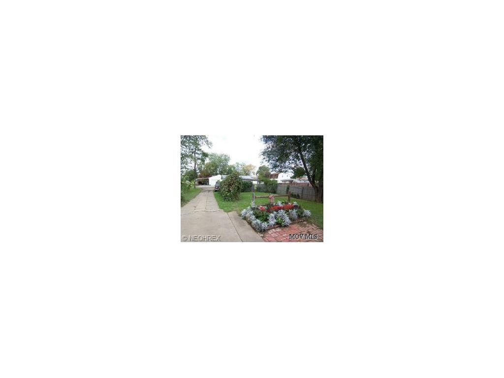 413 Poplar St, Williamstown, WV 26187 photo 3