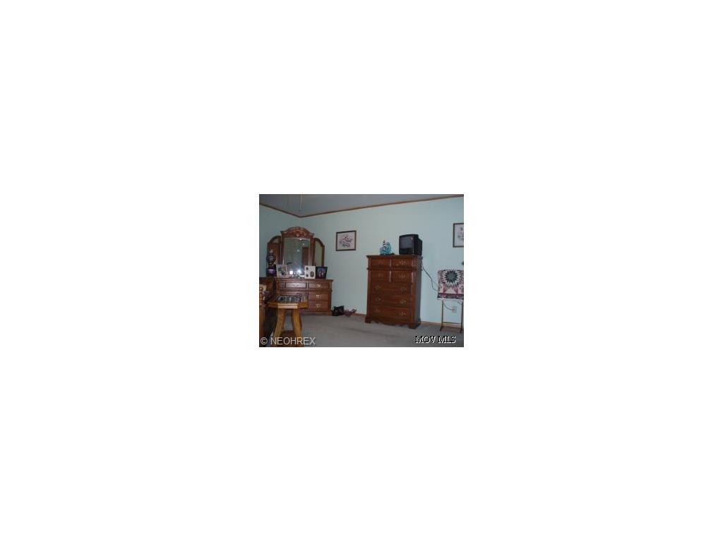 116 E 5th St, Williamstown, WV 26187 photo 5