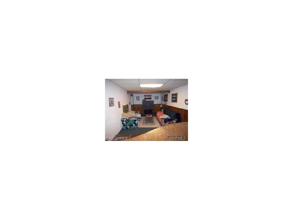 125 E 9th St, Williamstown, WV 26187 photo 5