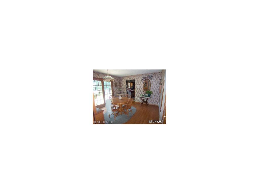 125 E 9th St, Williamstown, WV 26187 photo 4