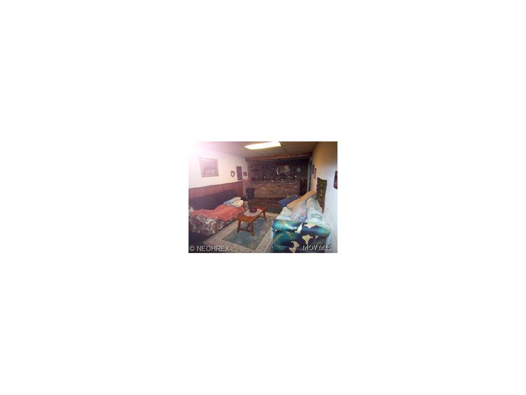 125 E 9th St, Williamstown, WV 26187 photo 6