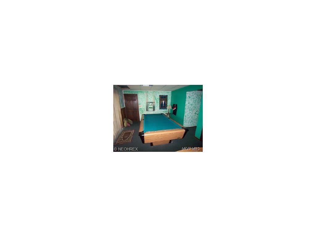 125 E 9th St, Williamstown, WV 26187 photo 7