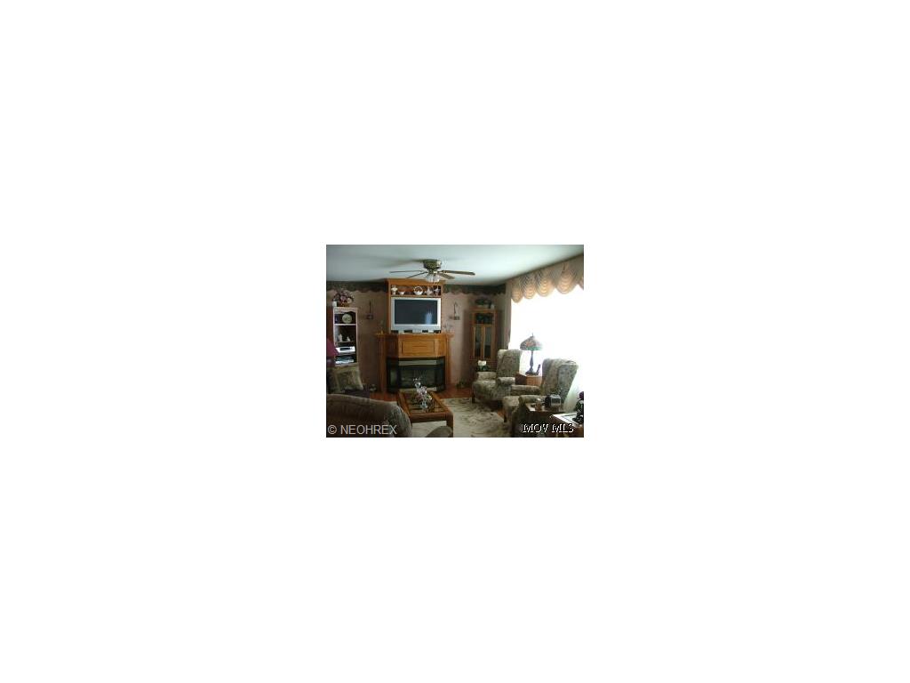 941 Pine St, Belpre, OH 45714 photo 2
