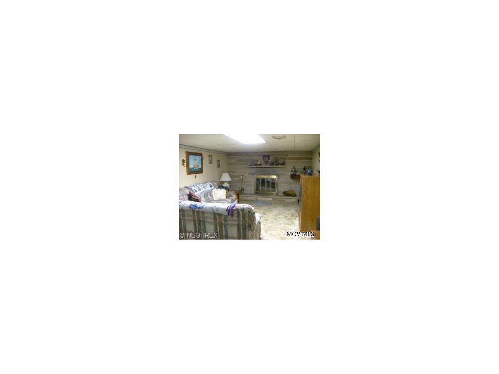 941 Pine St, Belpre, OH 45714 photo 8