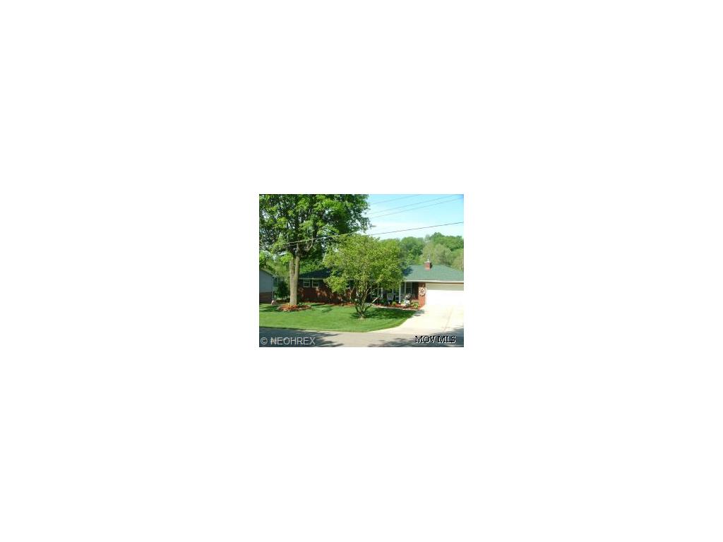 941 Pine St, Belpre, OH 45714 photo 1