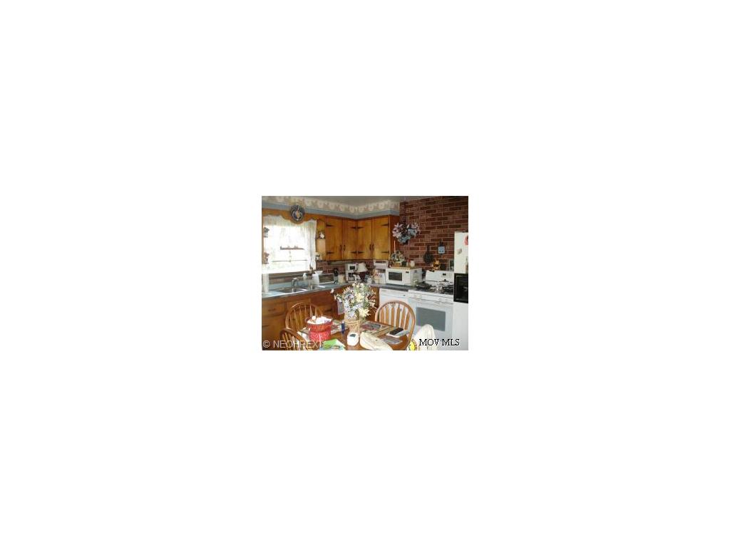 120 E 6th St, Williamstown, WV 26187 photo 7