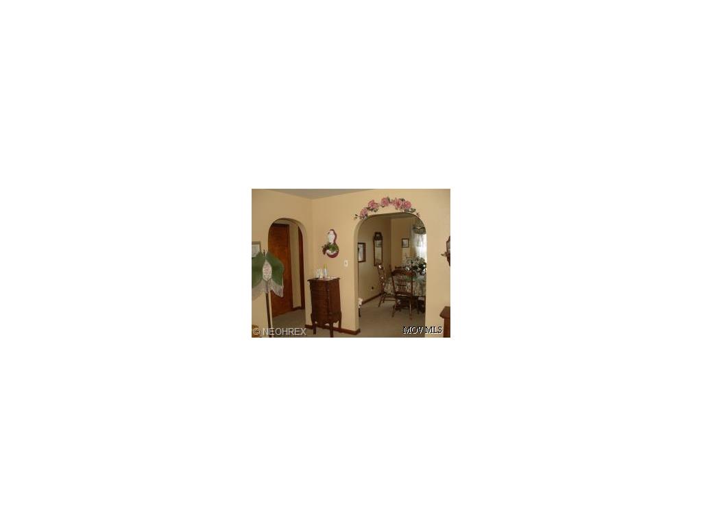 120 E 6th St, Williamstown, WV 26187 photo 8