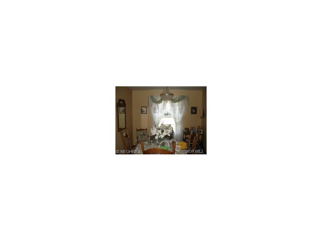 120 E 6th St, Williamstown, WV 26187 photo 5