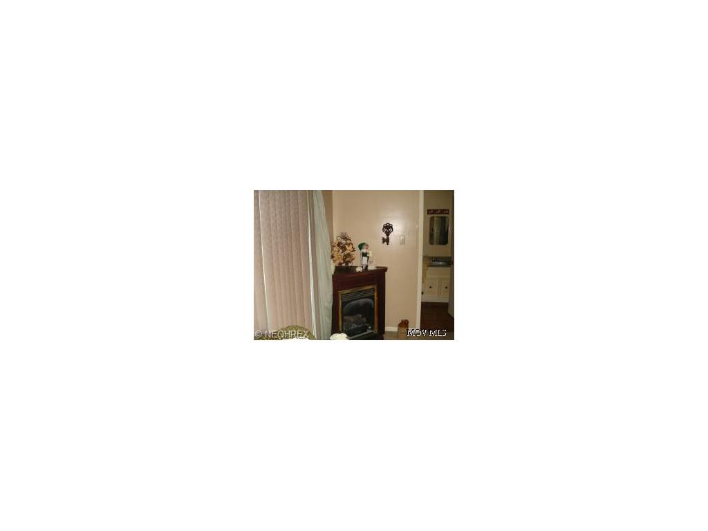 120 E 6th St, Williamstown, WV 26187 photo 6