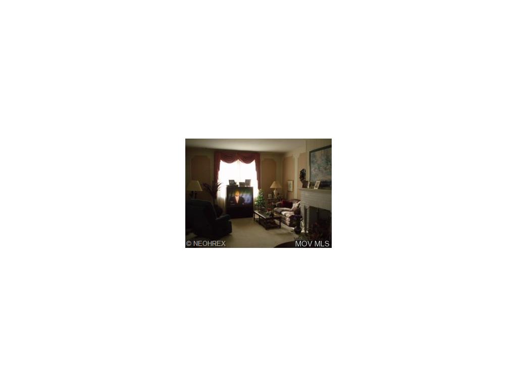 576 E 4th St, Williamstown, WV 26187 photo 6