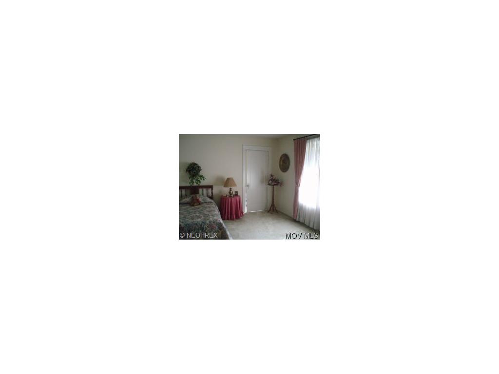 576 E 4th St, Williamstown, WV 26187 photo 5