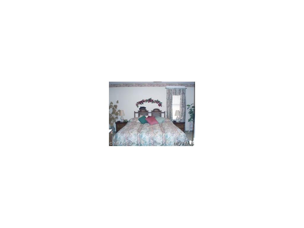576 E 4th St, Williamstown, WV 26187 photo 3