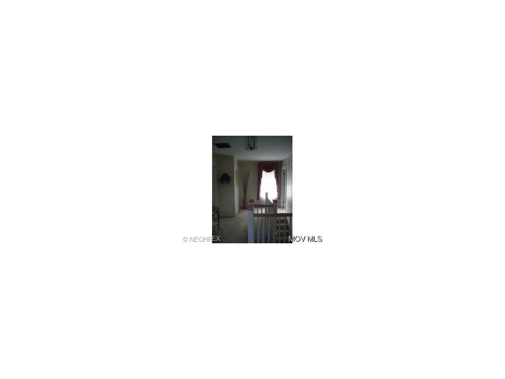 576 E 4th St, Williamstown, WV 26187 photo 9