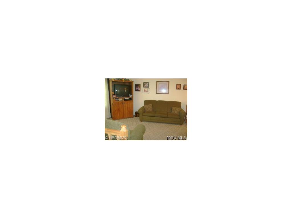 716 Third St, Belpre, OH 45714 photo 3
