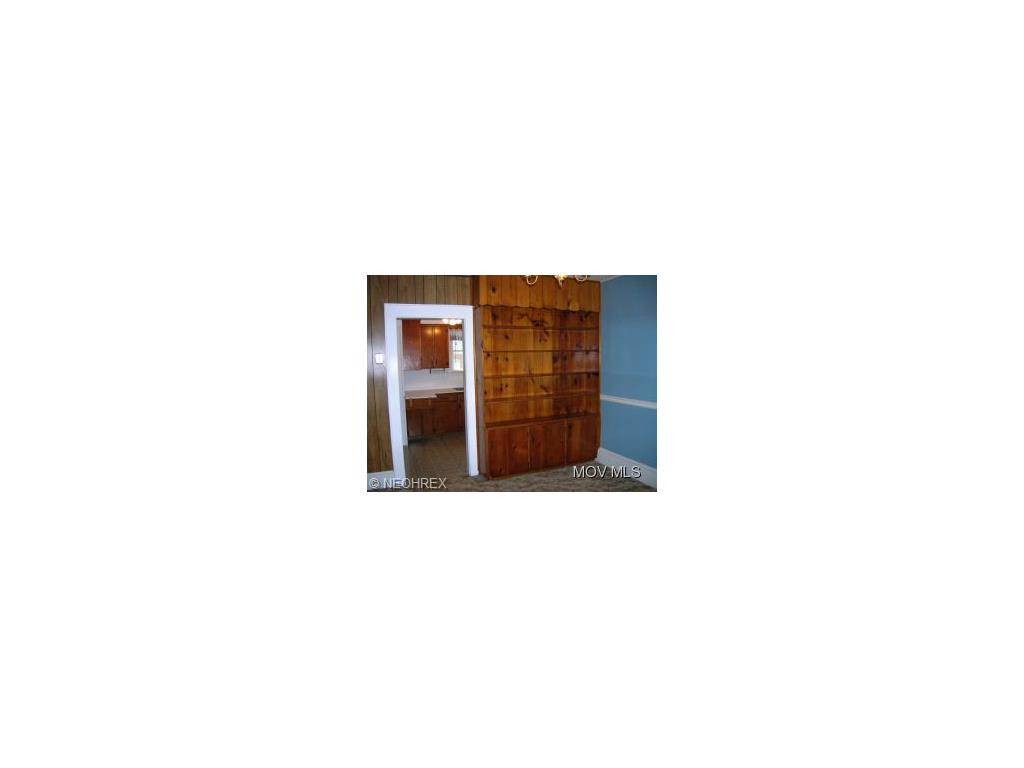 919 33rd St, Vienna, WV 26105 photo 4