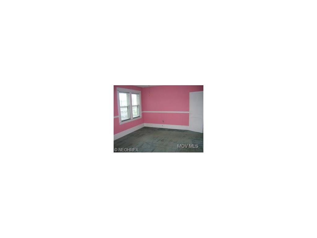 919 33rd St, Vienna, WV 26105 photo 8