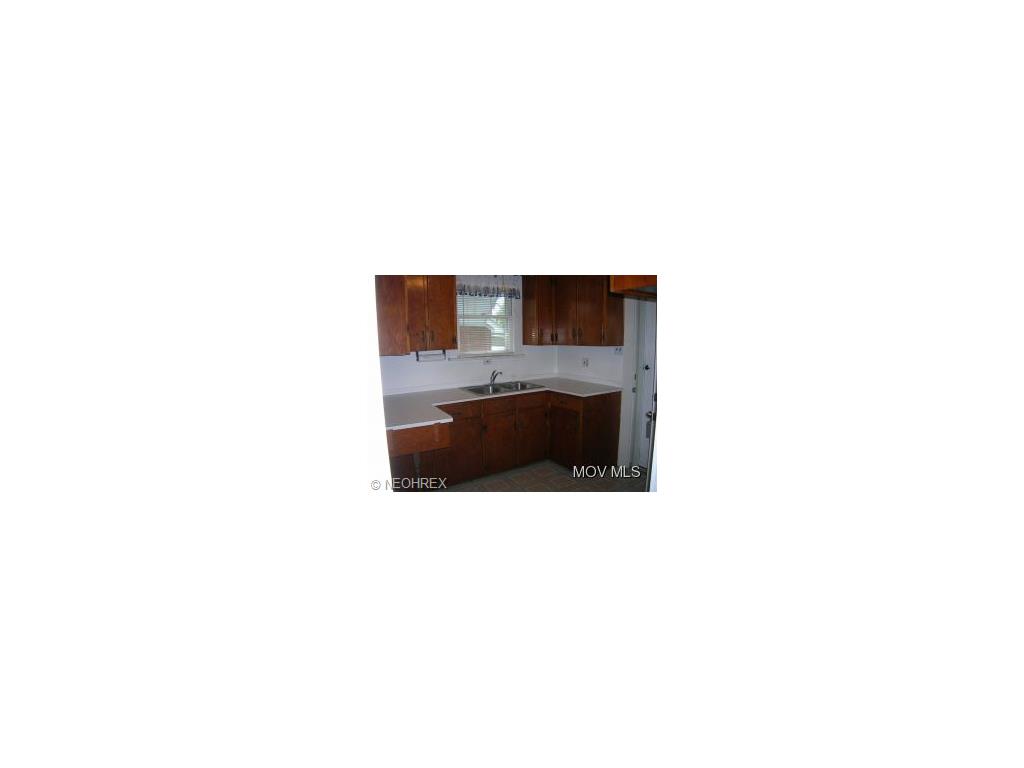 919 33rd St, Vienna, WV 26105 photo 5