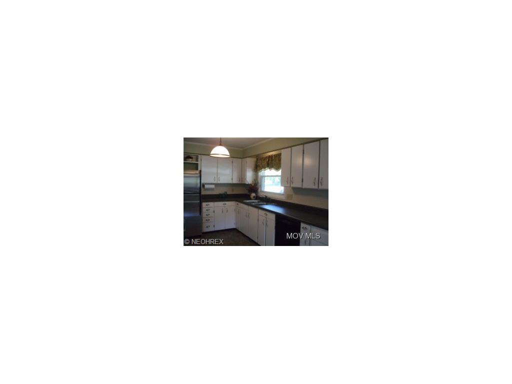 6 E 9th St, Williamstown, WV 26187 photo 2