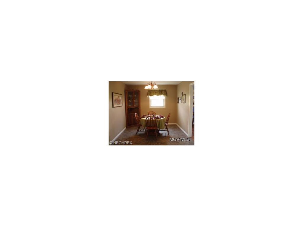 6 E 9th St, Williamstown, WV 26187 photo 6
