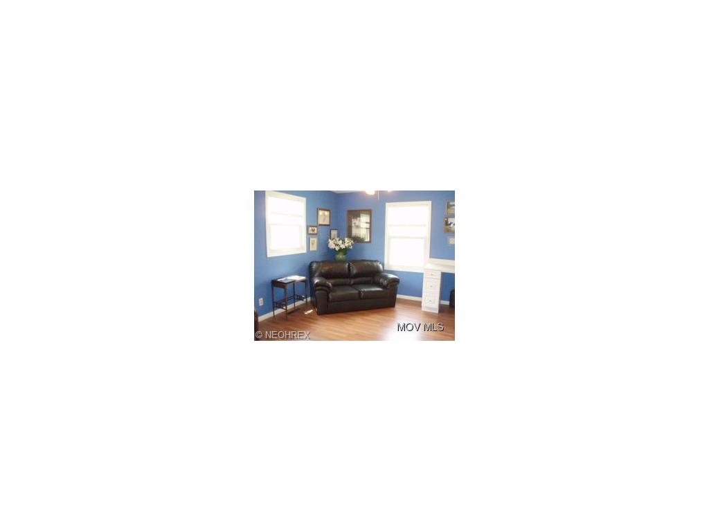 6 E 9th St, Williamstown, WV 26187 photo 9