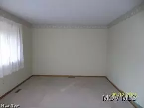 135 E Audrey Dr, Washington, WV 26181 photo 2