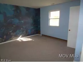 212 E 10th St, Williamstown, WV 26187 photo 5