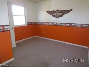 212 E 10th St, Williamstown, WV 26187 photo 6