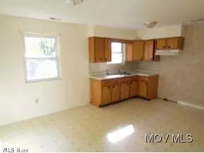 212 E 10th St, Williamstown, WV 26187 photo 4