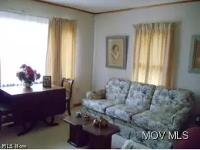 708 46th St, Vienna, WV 26105 photo 4
