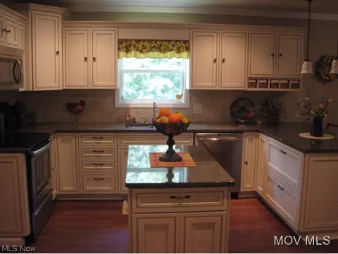 816 Buckner Bend Rd, Walker, WV 26180 photo 5
