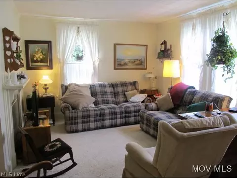200 E 9th St, Williamstown, WV 26187 photo 5